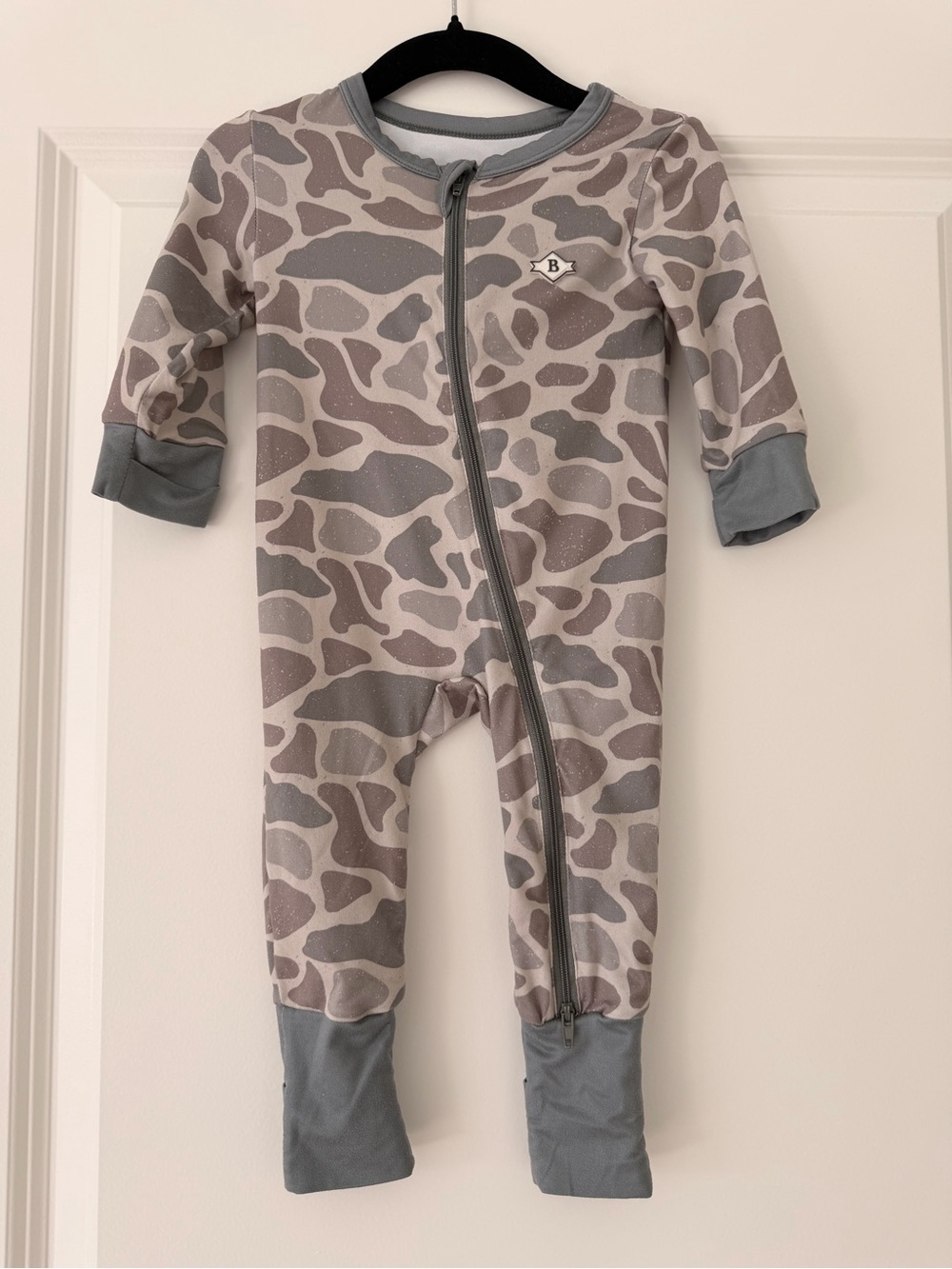 Burlebo baby zippered romper